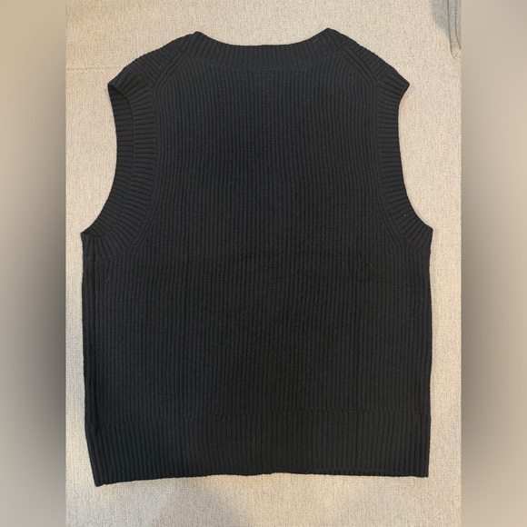 NWT GAP Black Ribbed V-Neck Button Cardigan Vest - Picture 5 of 5